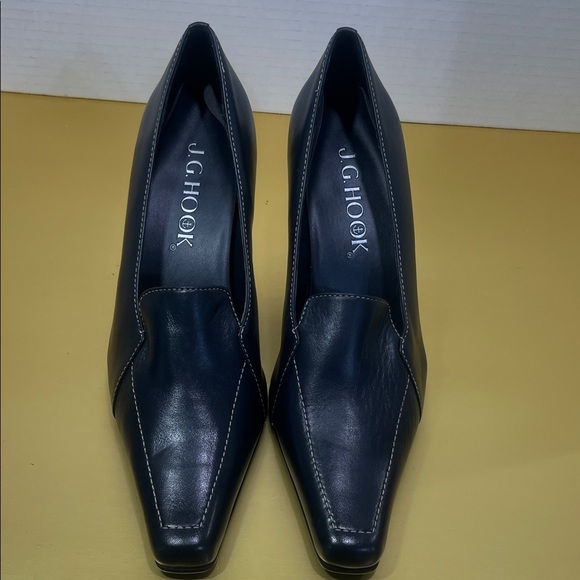 Classic Navy Women's Heels - Picture 2 of 6